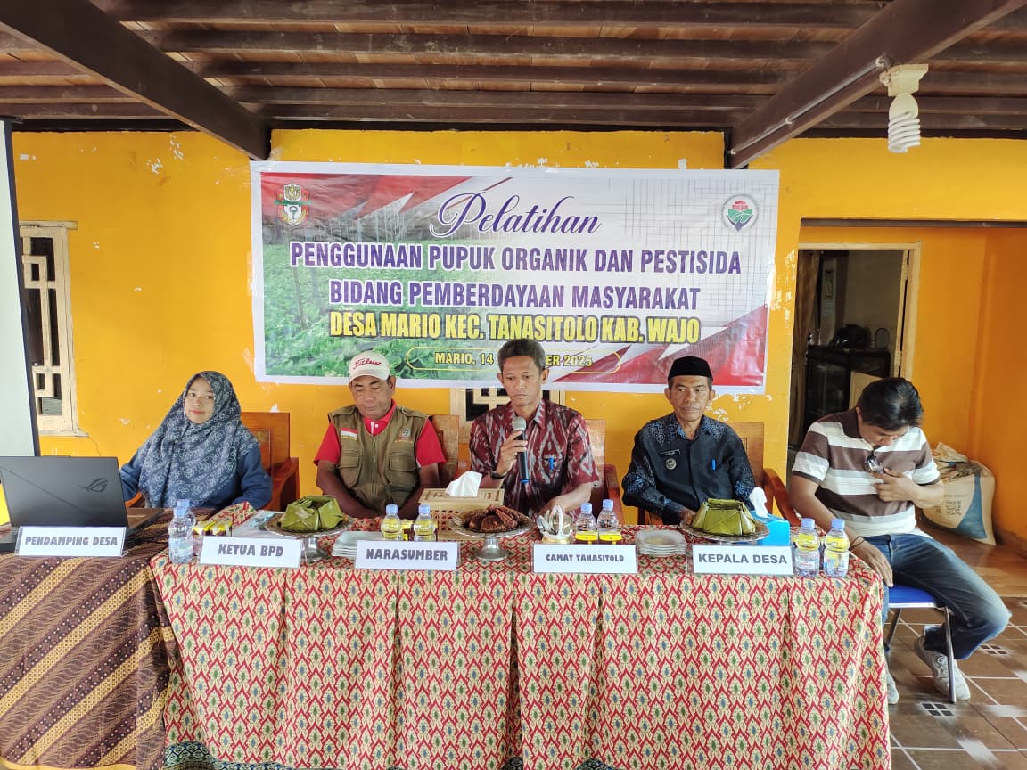 Pelatihan Penggunaan Pupuk Organik dan Pestisida Desa Mario